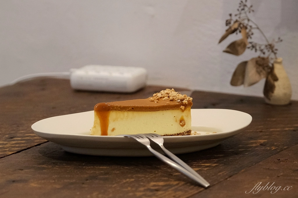 台中西區｜來森もり，精明商圈巷弄裡的咖啡館，品嚐用心的手作甜點，必點戚風蛋糕 @飛天璇的口袋