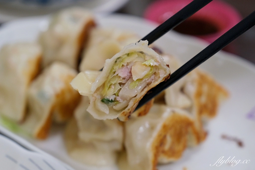 台中大里|桃姐廚房,大里網路人氣最高的美食,現點現包的手工煎餃,還有必點私房菜荔枝肉 @飛天璇的口袋 台中大里|桃姐廚房,大里網路人氣最高的美食,現點現包的手工煎餃,還有必點私房菜荔枝肉 @飛天璇的口袋