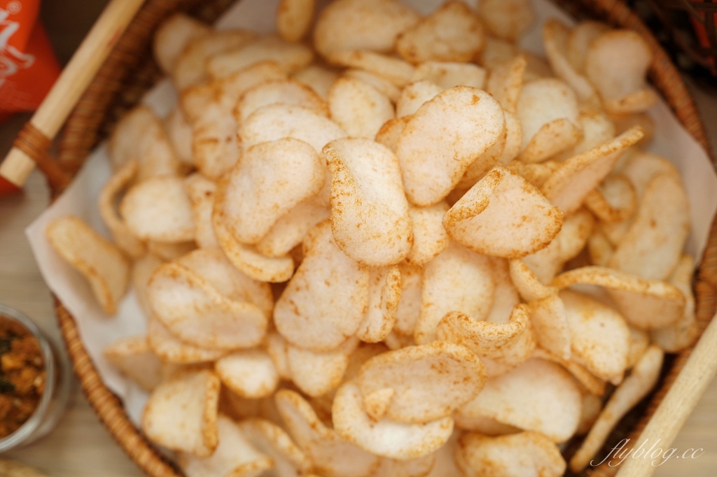 大眼蝦x江記華隆｜兩大品牌聯名出擊！超好吃的江記華隆肉鬆蝦餅，一口接一口吃不停，今年過年送禮就是它 @飛天璇的口袋