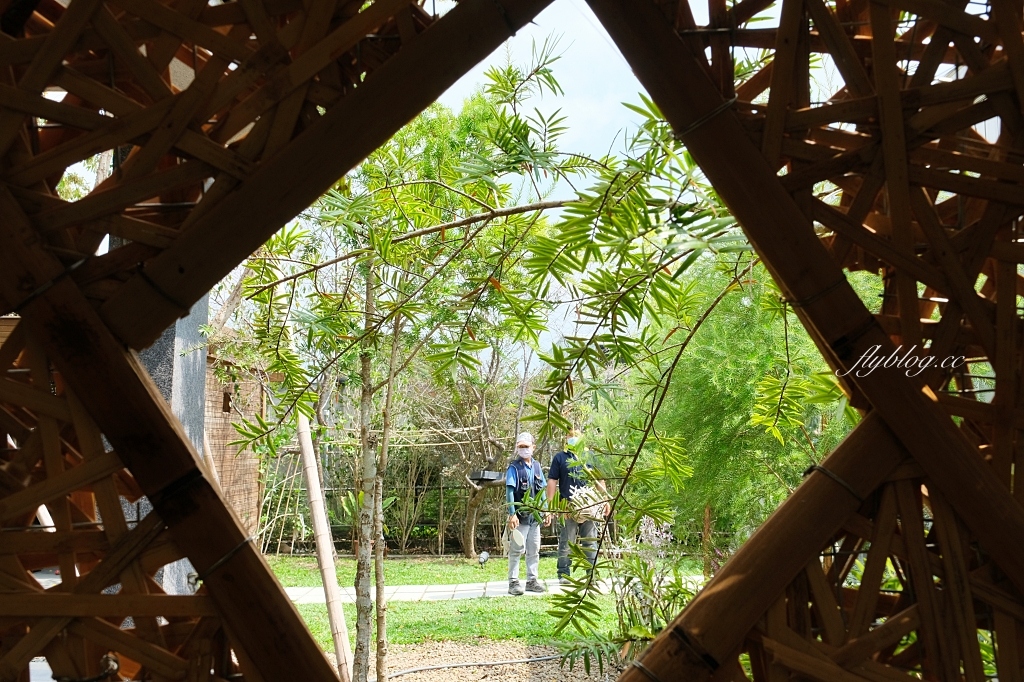台中新社｜友利村．新社無菜單料理餐廳，超美玻璃屋還有浪漫水池造景 @飛天璇的口袋