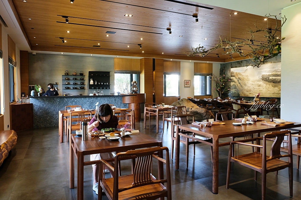 台中新社｜友利村．新社無菜單料理餐廳，超美玻璃屋還有浪漫水池造景 @飛天璇的口袋