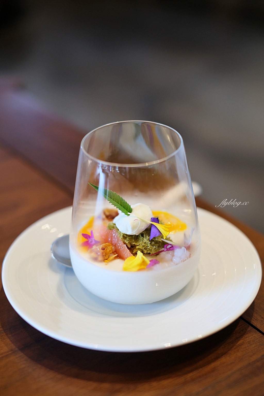 台中新社｜友利村．新社無菜單料理餐廳，超美玻璃屋還有浪漫水池造景 @飛天璇的口袋