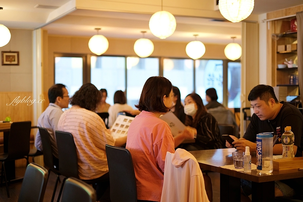 台中南屯｜韓家正宗韓國料理．商業午餐只要200元，韓式豬腳、馬鈴薯鍋和辣牛肉湯 @飛天璇的口袋