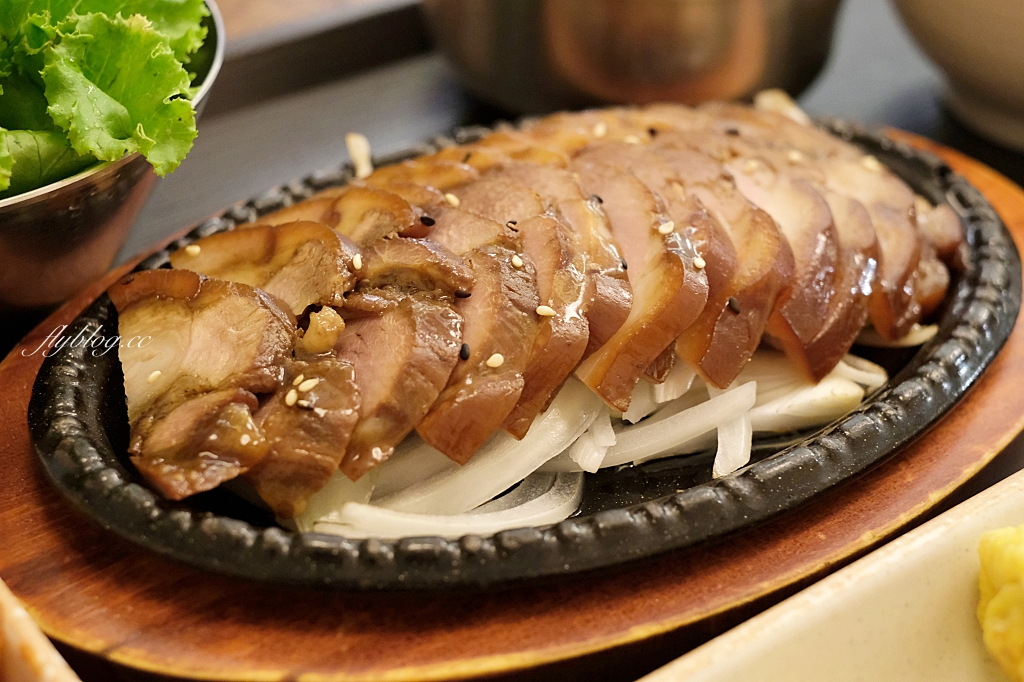 台中南屯｜韓家正宗韓國料理．商業午餐只要200元，韓式豬腳、馬鈴薯鍋和辣牛肉湯 @飛天璇的口袋