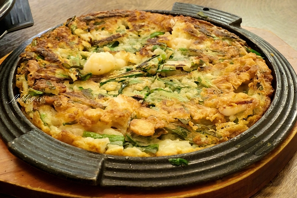 台中南屯｜韓家正宗韓國料理．商業午餐只要200元，韓式豬腳、馬鈴薯鍋和辣牛肉湯 @飛天璇的口袋