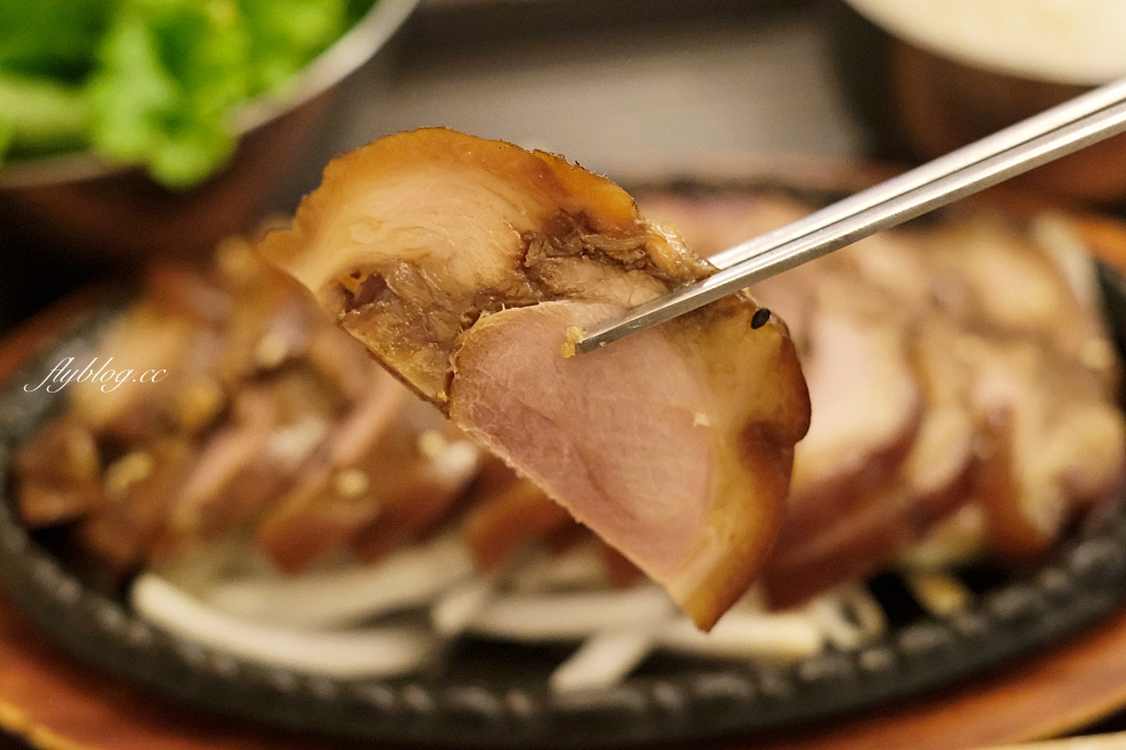 台中南屯｜韓家正宗韓國料理．商業午餐只要200元，韓式豬腳、馬鈴薯鍋和辣牛肉湯 @飛天璇的口袋