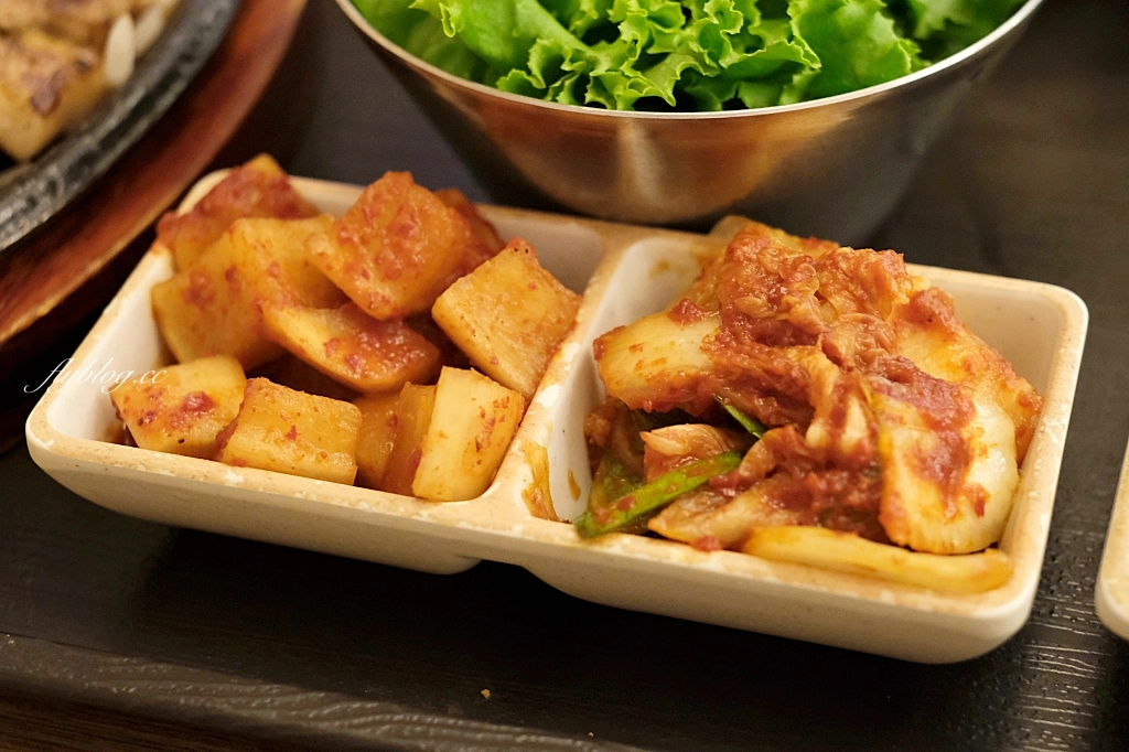 台中南屯｜韓家正宗韓國料理．商業午餐只要200元，韓式豬腳、馬鈴薯鍋和辣牛肉湯 @飛天璇的口袋