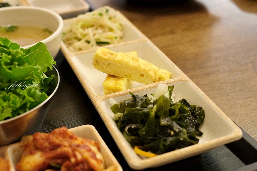 台中南屯｜韓家正宗韓國料理．商業午餐只要200元，韓式豬腳、馬鈴薯鍋和辣牛肉湯 @飛天璇的口袋