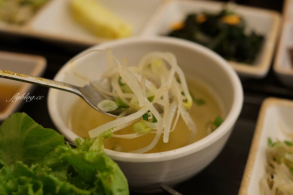 台中南屯｜韓家正宗韓國料理．商業午餐只要200元，韓式豬腳、馬鈴薯鍋和辣牛肉湯 @飛天璇的口袋