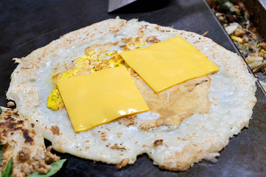 台中西屯|小時代眷村美食,隱身在惠來市場的古早味人氣蛋餅,必點打拋豬和皮蛋口味粉漿蛋餅 @飛天璇的口袋 台中西屯|小時代眷村美食,隱身在惠來市場的古早味人氣蛋餅,必點打拋豬和皮蛋口味粉漿蛋餅 @飛天璇的口袋