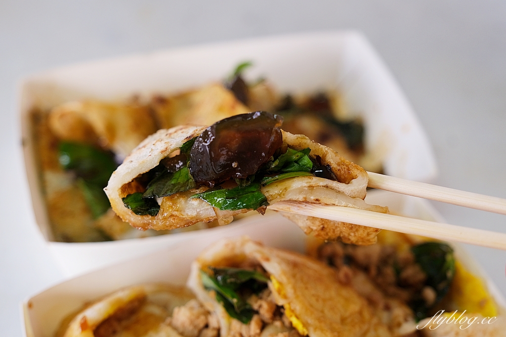 台中西屯|小時代眷村美食,隱身在惠來市場的古早味人氣蛋餅,必點打拋豬和皮蛋口味粉漿蛋餅 @飛天璇的口袋 台中西屯|小時代眷村美食,隱身在惠來市場的古早味人氣蛋餅,必點打拋豬和皮蛋口味粉漿蛋餅 @飛天璇的口袋