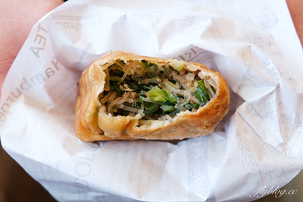 通霄賴家煎包｜在地人推薦通霄最好吃，像棒球一樣大顆的水煎包，一顆只要20元的銅板價 @飛天璇的口袋