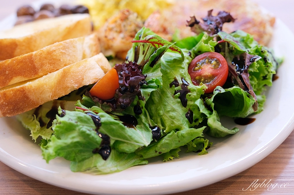 台中西區｜裹腹 Grab Food Brunch，Sogo百貨後方巷弄裡的早午餐店，台中寵物友善咖啡館 @飛天璇的口袋