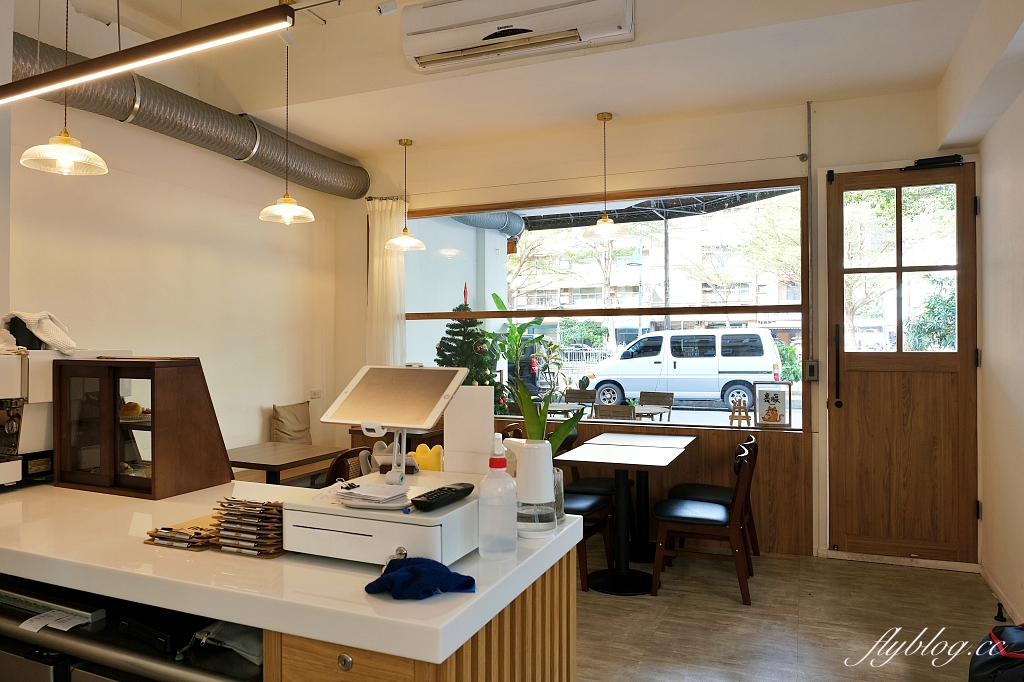 台中西區｜裹腹 Grab Food Brunch，Sogo百貨後方巷弄裡的早午餐店，台中寵物友善咖啡館 @飛天璇的口袋