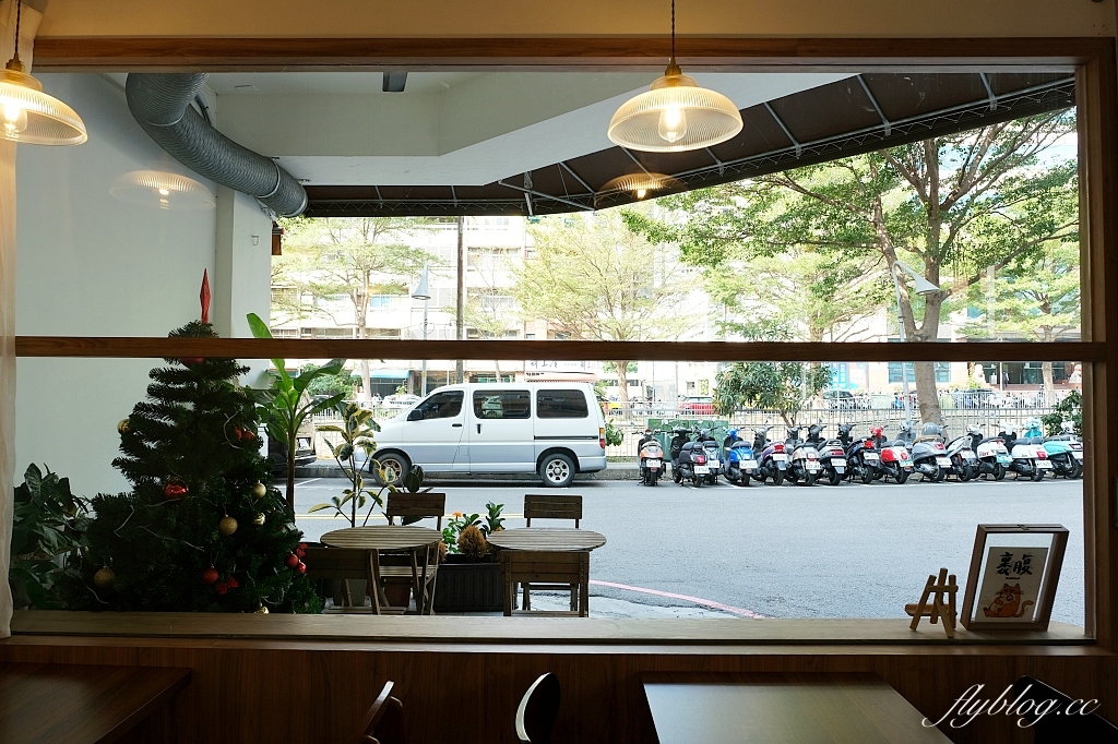 台中西區｜裹腹 Grab Food Brunch，Sogo百貨後方巷弄裡的早午餐店，台中寵物友善咖啡館 @飛天璇的口袋