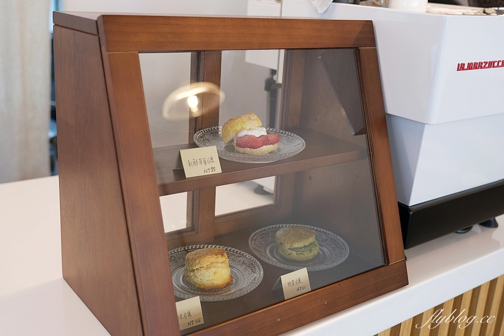 台中西區｜裹腹 Grab Food Brunch，Sogo百貨後方巷弄裡的早午餐店，台中寵物友善咖啡館 @飛天璇的口袋