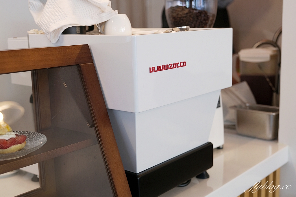 台中西區｜裹腹 Grab Food Brunch，Sogo百貨後方巷弄裡的早午餐店，台中寵物友善咖啡館 @飛天璇的口袋