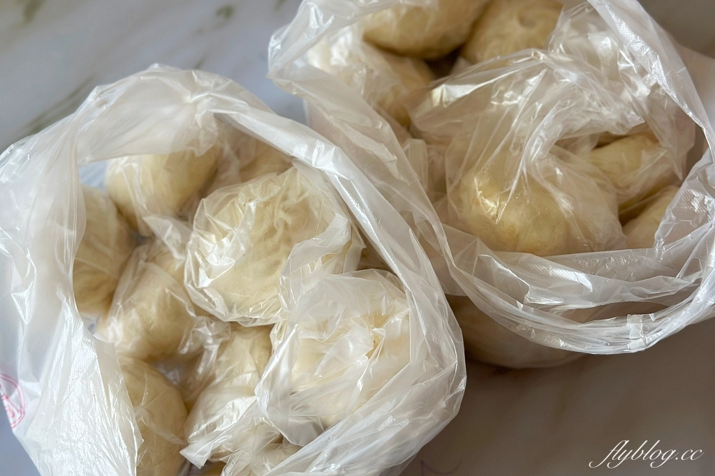 台中北屯｜水電工鮮肉包，水電工轉賣包子闖出另外一片春天，真材實料又美味的肉包店 @飛天璇的口袋