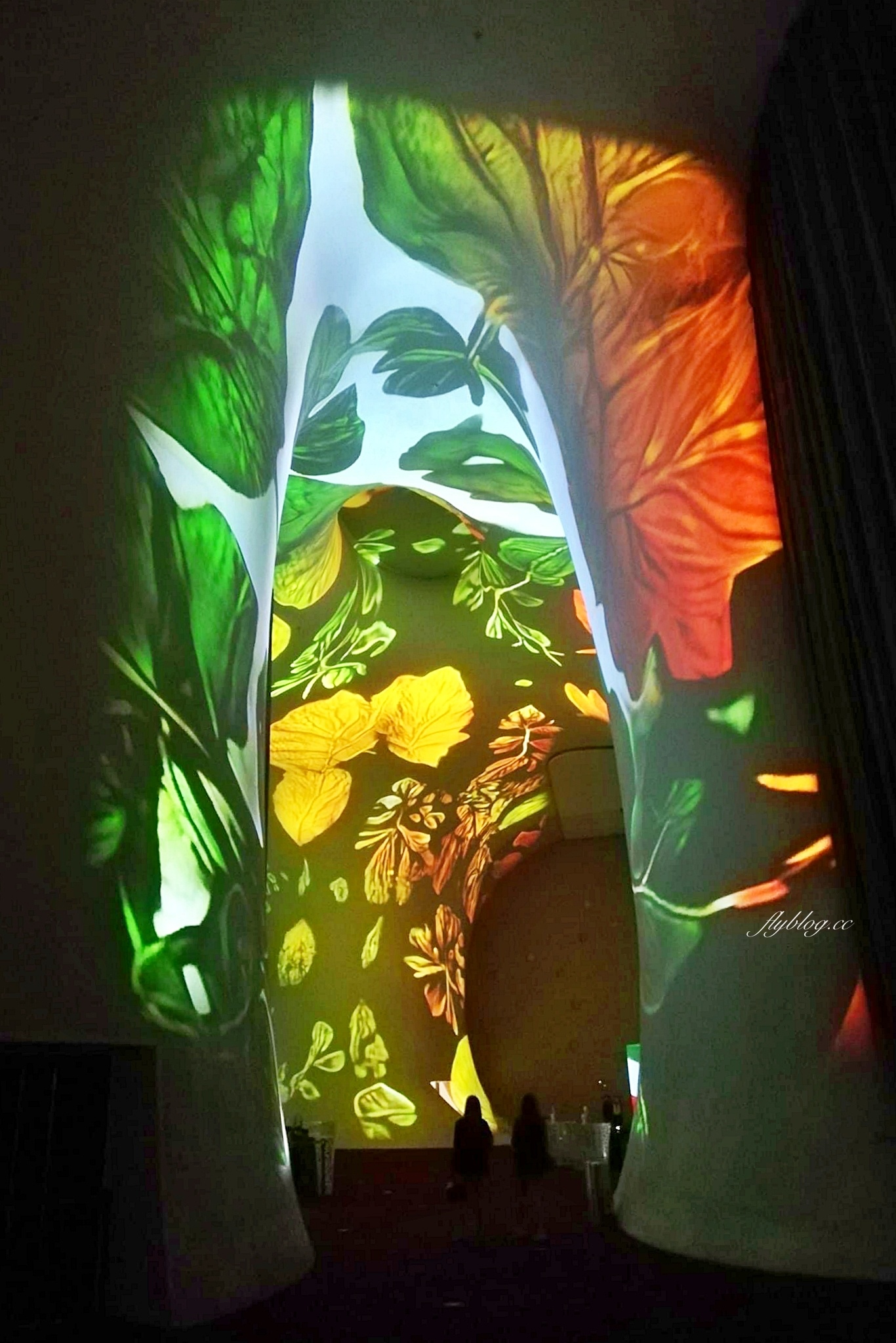 台中國家歌劇院｜2022台中聖誕節活動，瘋耶誕@歌劇院，空中花園出現可愛的嬌兔三窟 @飛天璇的口袋