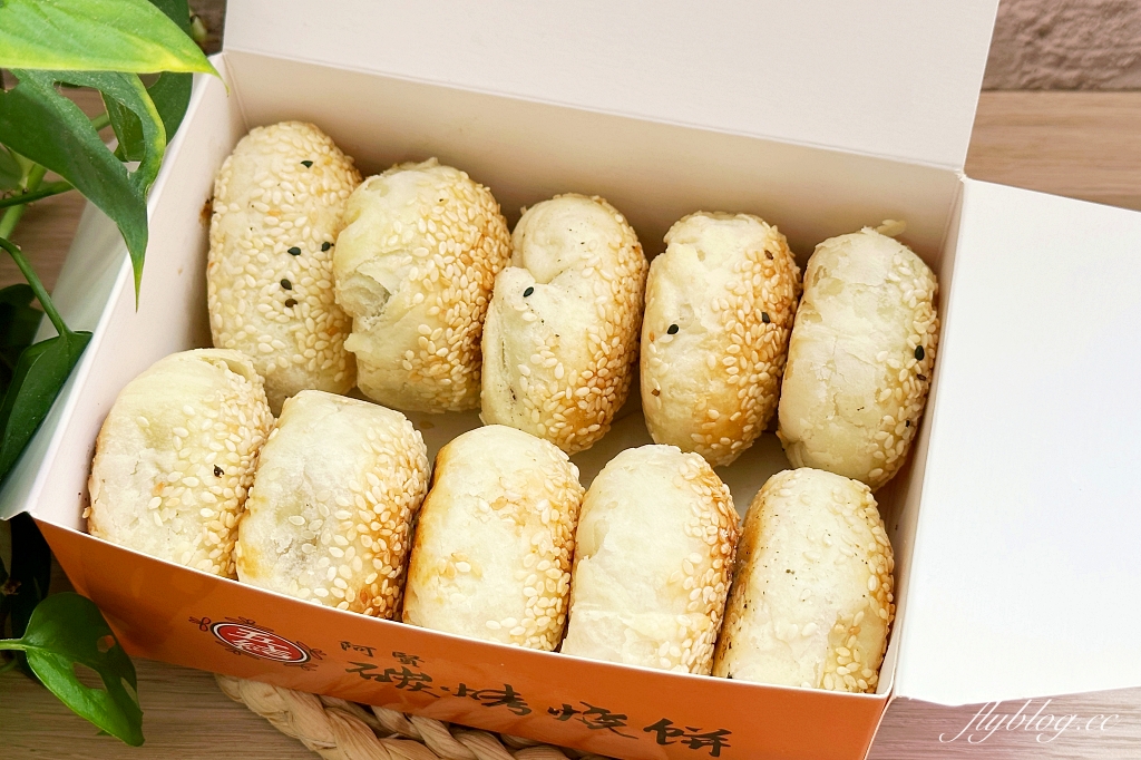 宜蘭五結｜阿賢碳烤燒餅．宜蘭超美味的五結碳烤燒餅店，一個只要10元銅板價 @飛天璇的口袋