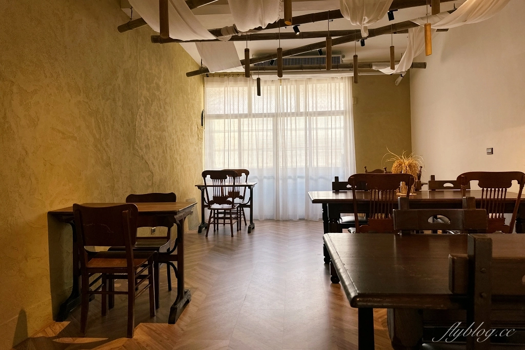 青子Aoko｜南屯復古結合台日元素的義法料理專賣店，吃得到以台中名產麻薏入菜的甜點 @飛天璇的口袋