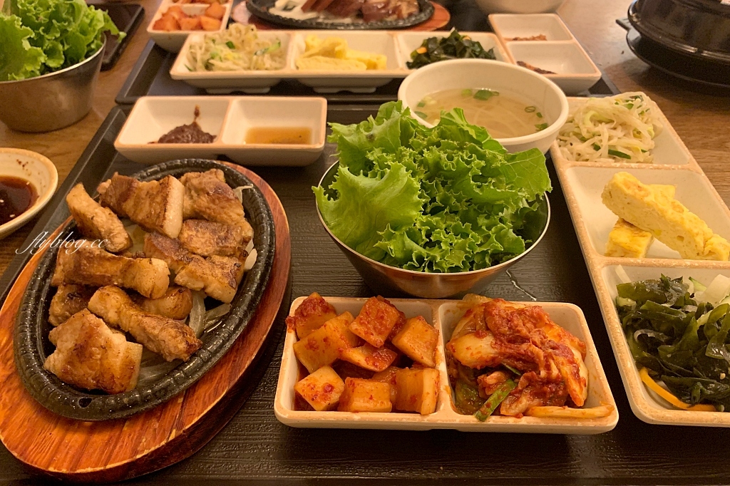 台中南屯｜韓家正宗韓國料理．商業午餐只要200元，韓式豬腳、馬鈴薯鍋和辣牛肉湯 @飛天璇的口袋