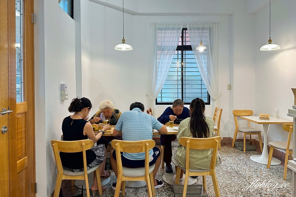 台中西屯｜莫果meo geo韓式飯捲，中了非常律師禹英禑的毒？隱身逢甲商圈裡的韓式料理 @飛天璇的口袋