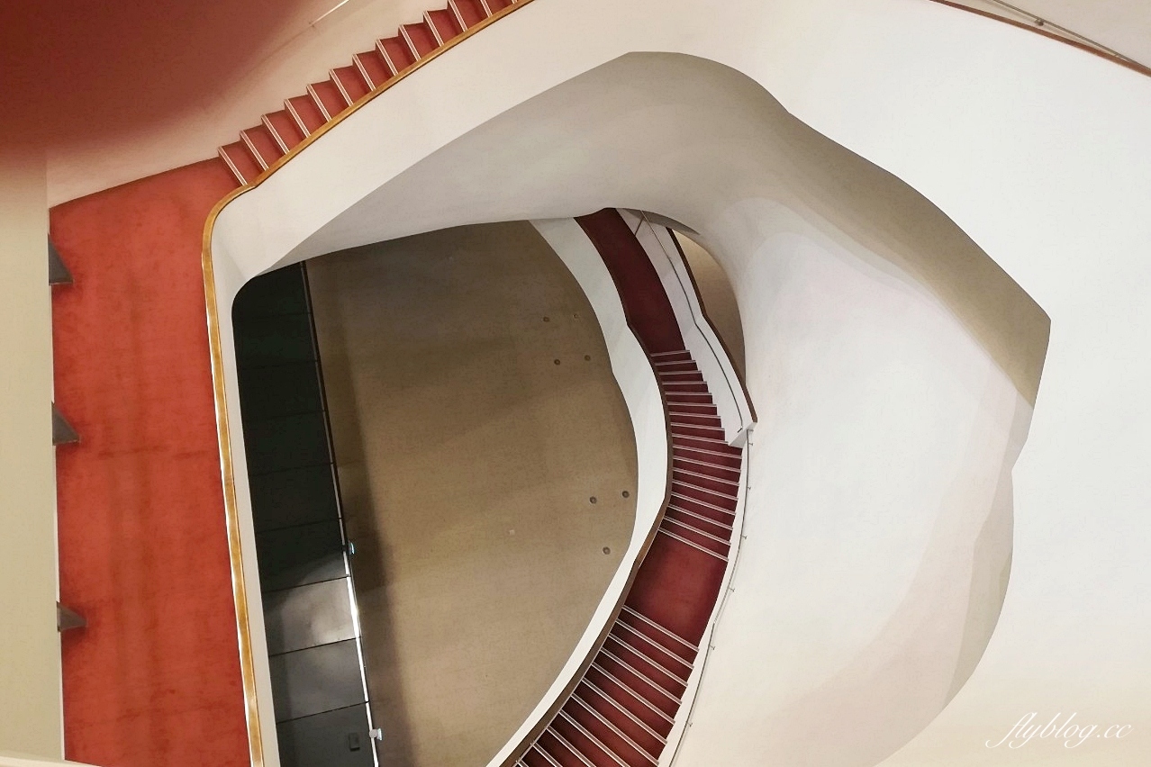 台中國家歌劇院｜2022台中聖誕節活動，瘋耶誕@歌劇院，空中花園出現可愛的嬌兔三窟 @飛天璇的口袋