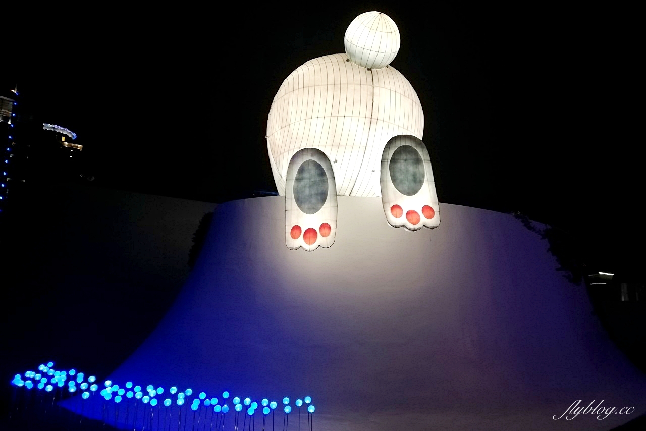 台中國家歌劇院｜2022台中聖誕節活動，瘋耶誕@歌劇院，空中花園出現可愛的嬌兔三窟 @飛天璇的口袋