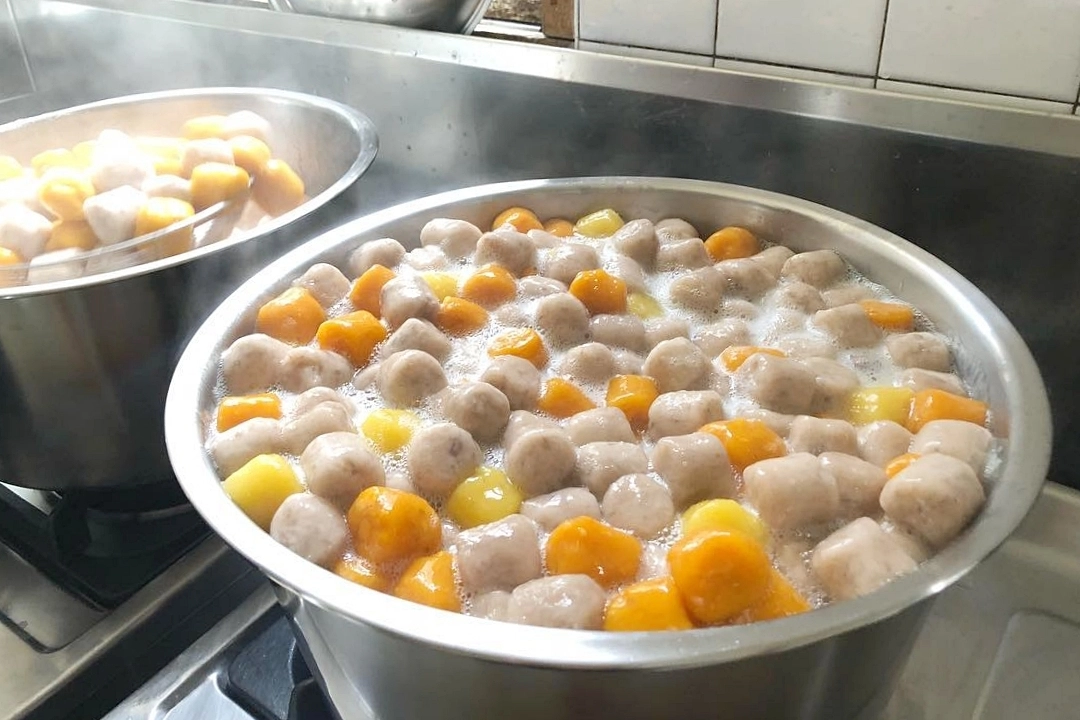 台中北屯｜新凍嫩仙草．標榜自種的仙草花，柴燒12小時製成的仙草 @飛天璇的口袋