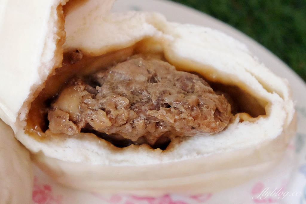 新竹西區｜西大發城隍包．新竹城隍廟爆漿珍珠奶茶包，買10送6每天大排長龍 @飛天璇的口袋