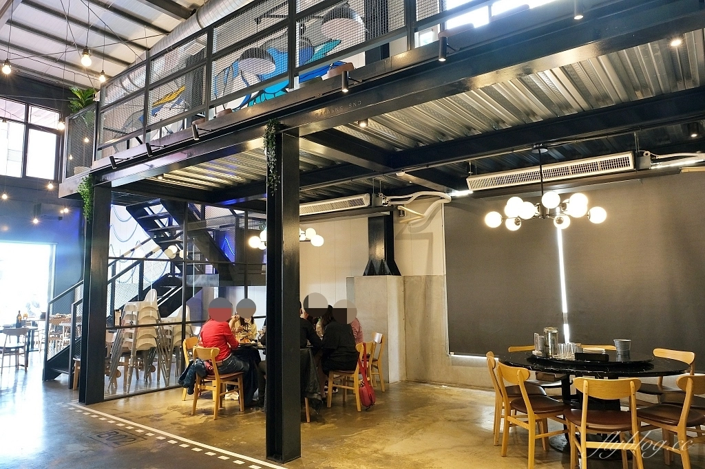 鴻龍宴餐廳｜台中現撈活蝦料理，把整條船都開進餐廳裡 @飛天璇的口袋