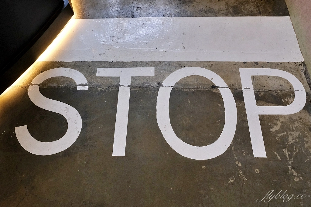 鴻龍宴餐廳｜台中現撈活蝦料理，把整條船都開進餐廳裡 @飛天璇的口袋