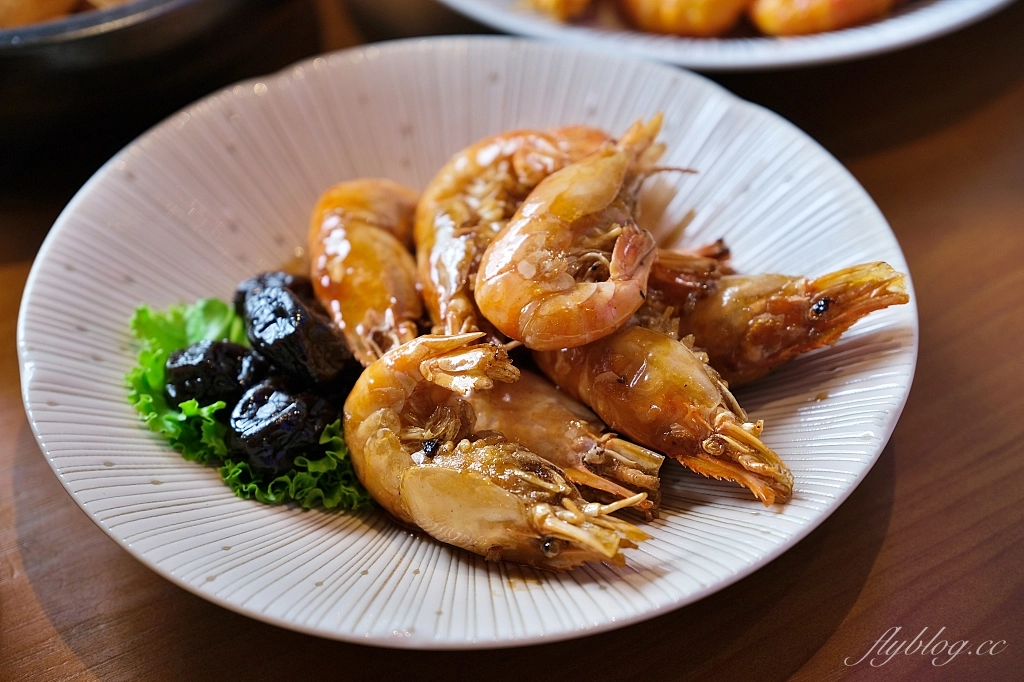 鴻龍宴餐廳｜台中現撈活蝦料理，把整條船都開進餐廳裡 @飛天璇的口袋