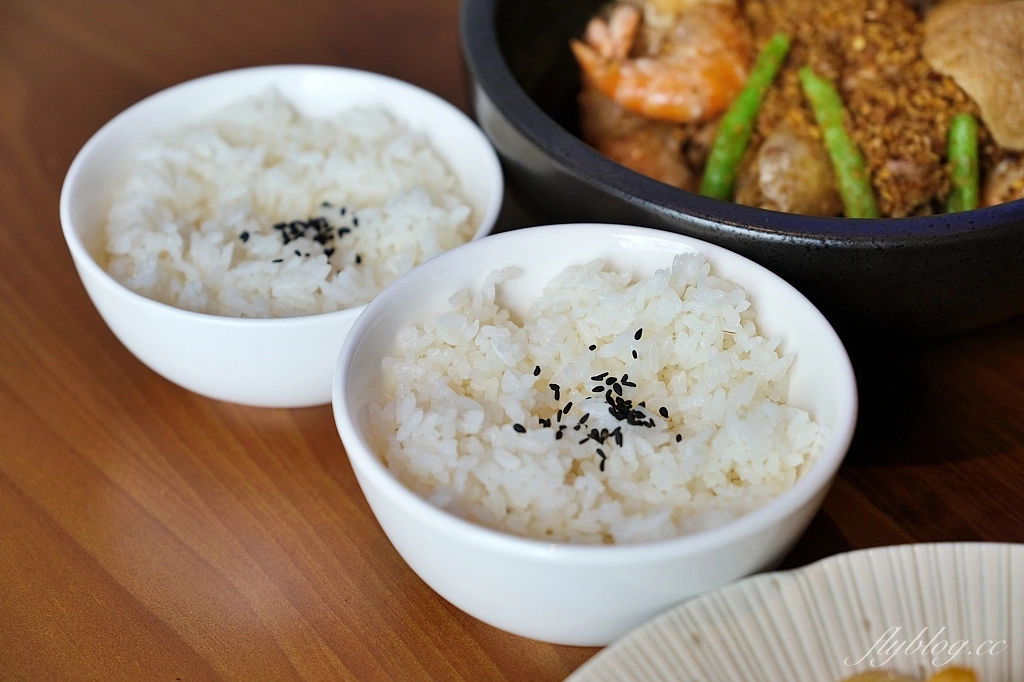 鴻龍宴餐廳｜台中現撈活蝦料理，把整條船都開進餐廳裡 @飛天璇的口袋