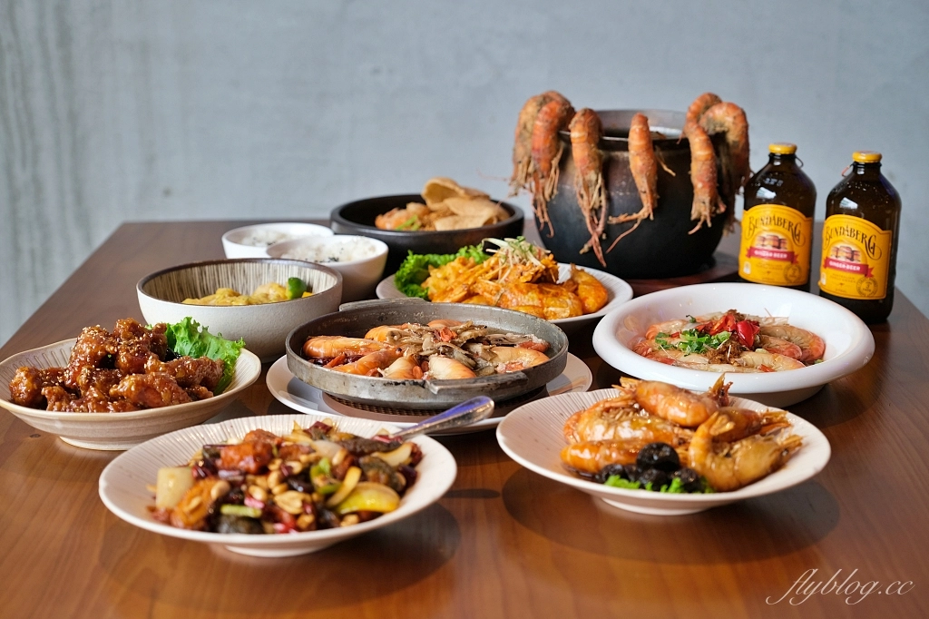 鴻龍宴餐廳｜台中現撈活蝦料理，把整條船都開進餐廳裡 @飛天璇的口袋