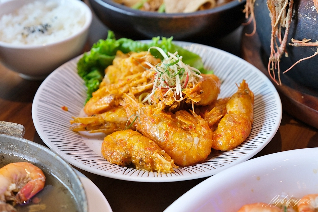 鴻龍宴餐廳｜台中現撈活蝦料理，把整條船都開進餐廳裡 @飛天璇的口袋
