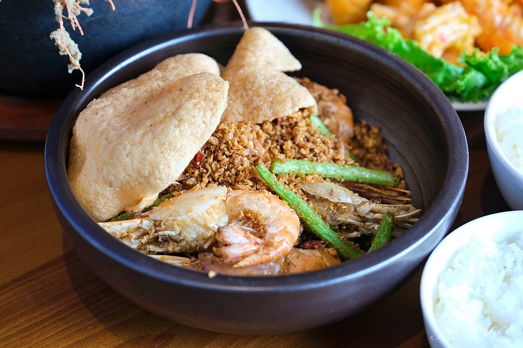 鴻龍宴餐廳｜台中現撈活蝦料理，把整條船都開進餐廳裡 @飛天璇的口袋