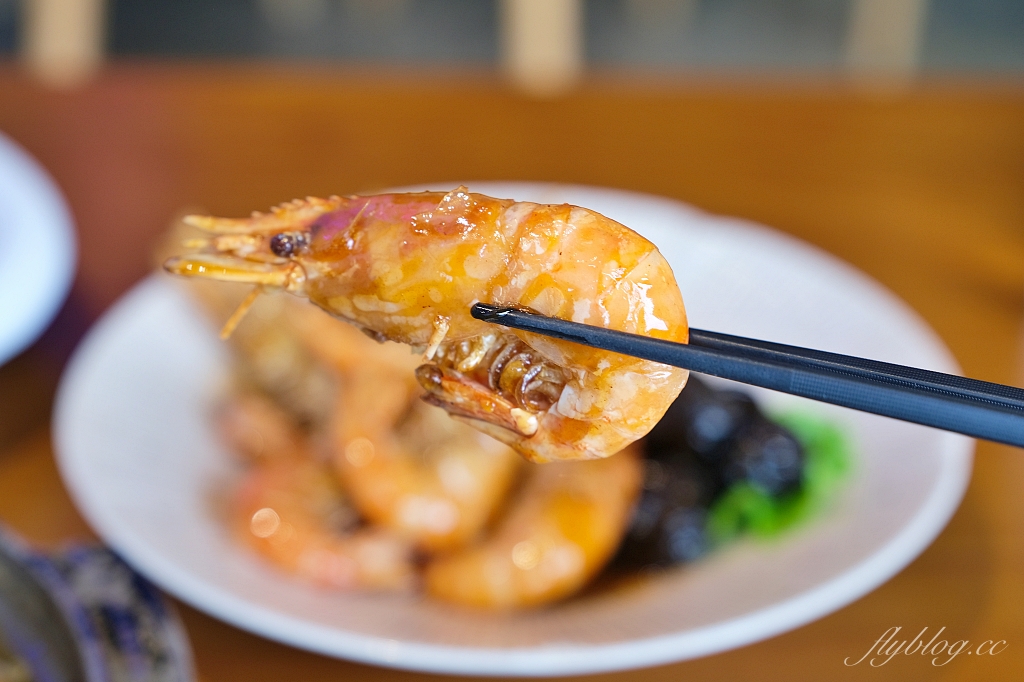 鴻龍宴餐廳｜台中現撈活蝦料理，把整條船都開進餐廳裡 @飛天璇的口袋