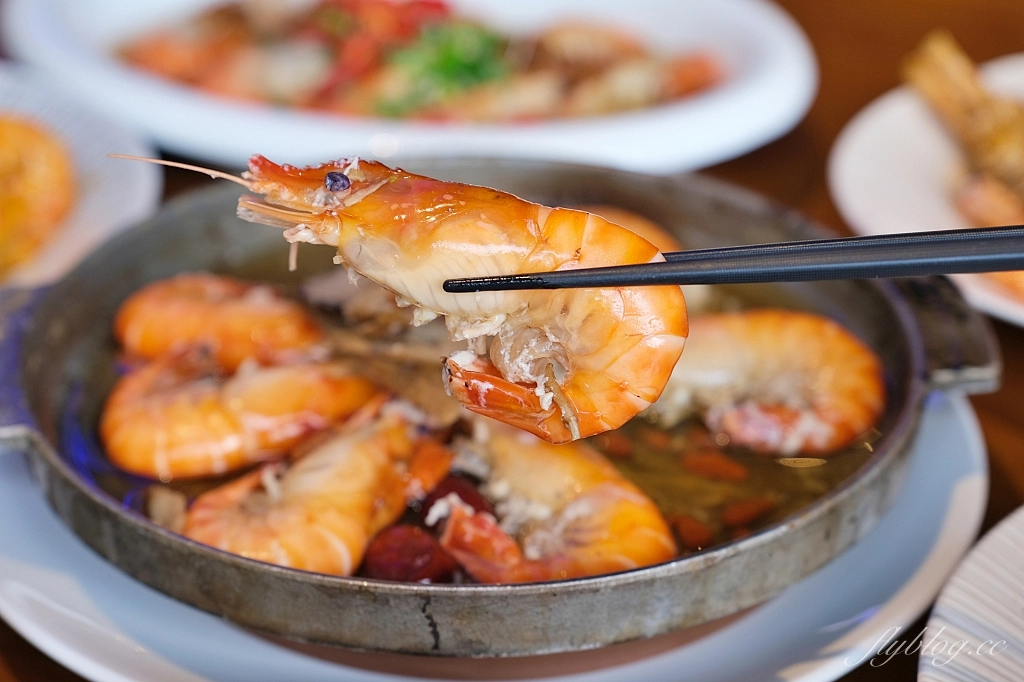 鴻龍宴餐廳｜台中現撈活蝦料理，把整條船都開進餐廳裡 @飛天璇的口袋