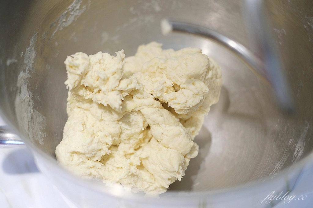 甜甜圈食譜｜雪碧甜甜圈｜想吃甜甜圈又懶得等發酵？！雪碧做甜甜圈偷吃步做法 @飛天璇的口袋