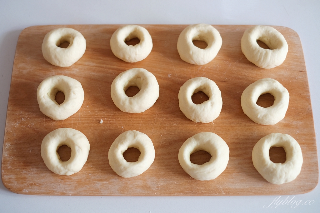 甜甜圈食譜｜雪碧甜甜圈｜想吃甜甜圈又懶得等發酵？！雪碧做甜甜圈偷吃步做法 @飛天璇的口袋