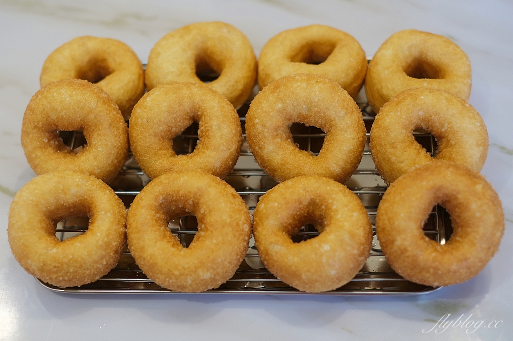 甜甜圈食譜｜雪碧甜甜圈｜想吃甜甜圈又懶得等發酵？！雪碧做甜甜圈偷吃步做法 @飛天璇的口袋