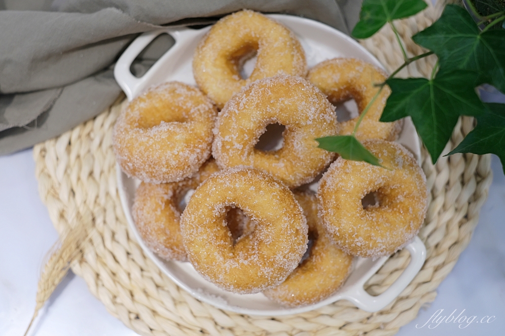 甜甜圈食譜｜雪碧甜甜圈｜想吃甜甜圈又懶得等發酵？！雪碧做甜甜圈偷吃步做法 @飛天璇的口袋