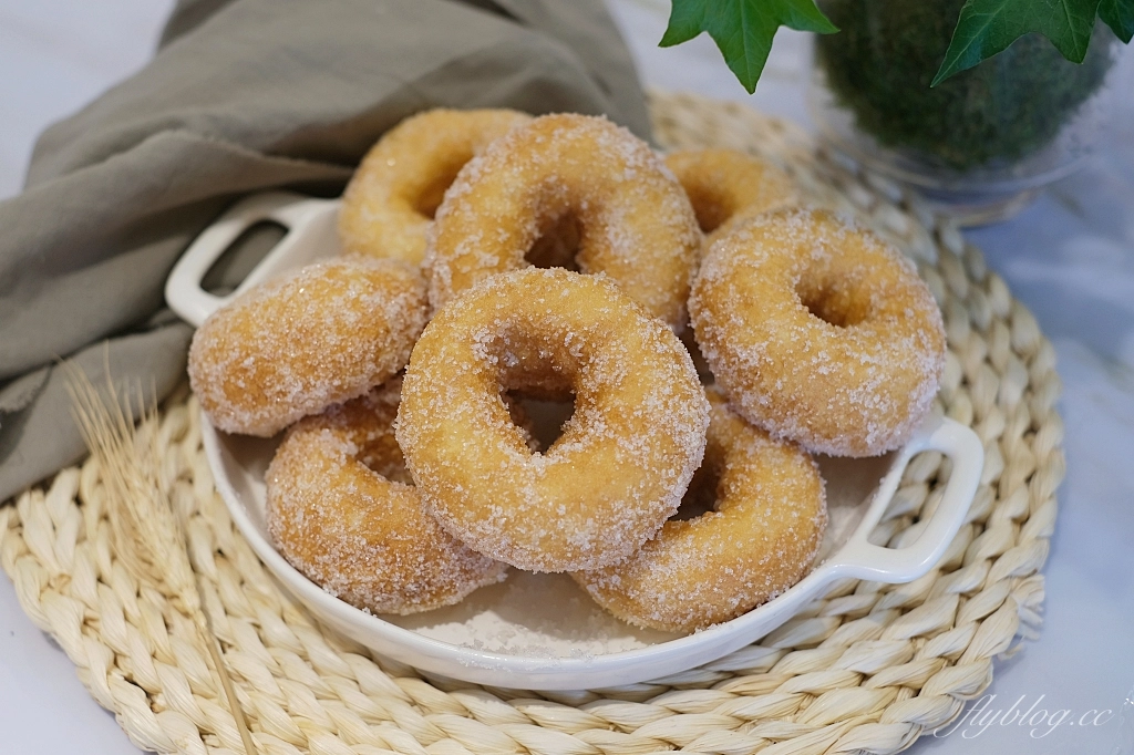 甜甜圈食譜｜雪碧甜甜圈｜想吃甜甜圈又懶得等發酵？！雪碧做甜甜圈偷吃步做法 @飛天璇的口袋