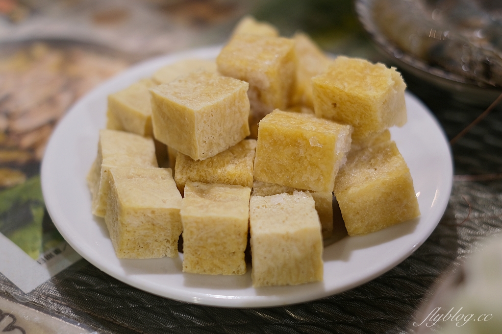 台中南區｜藝品薑母鴨．陶鍋煮的古早味薑母鴨，白甘蔗熬煮的湯頭超清甜 @飛天璇的口袋