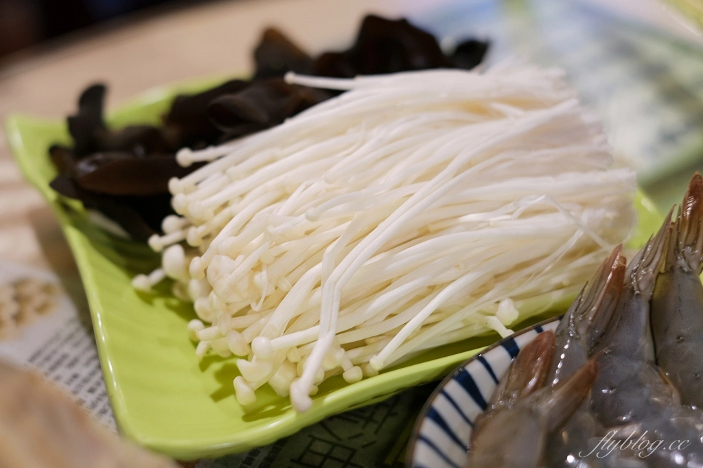 台中南區｜藝品薑母鴨．陶鍋煮的古早味薑母鴨，白甘蔗熬煮的湯頭超清甜 @飛天璇的口袋