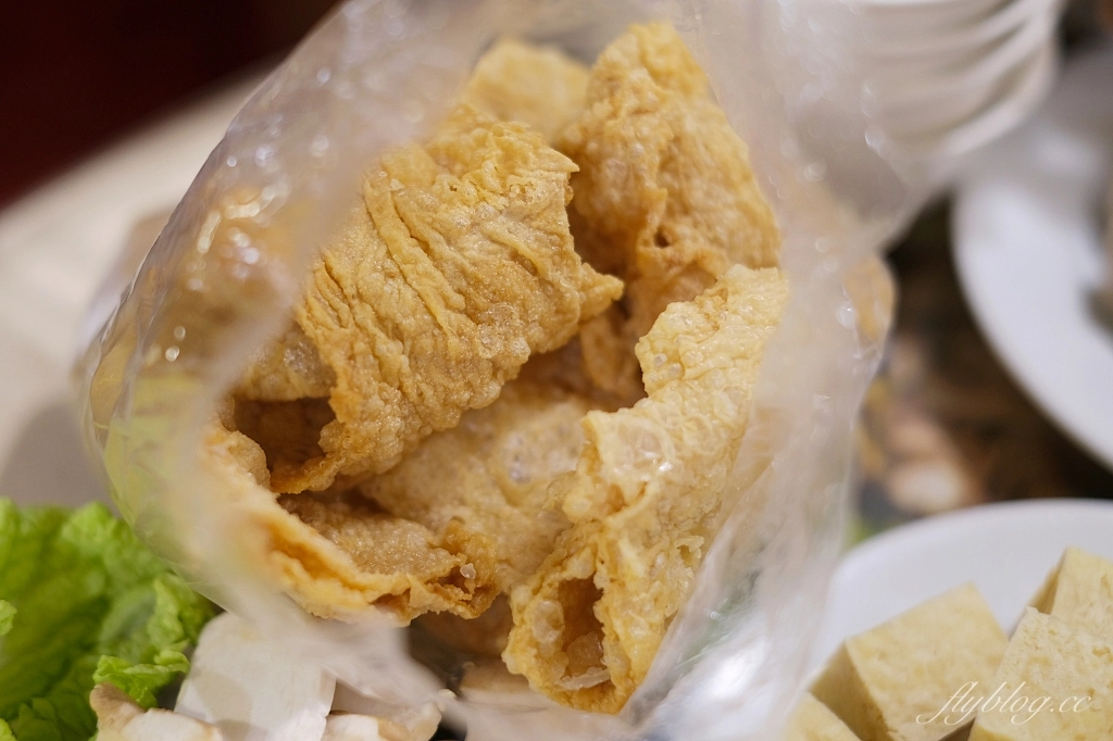 台中南區｜藝品薑母鴨．陶鍋煮的古早味薑母鴨，白甘蔗熬煮的湯頭超清甜 @飛天璇的口袋