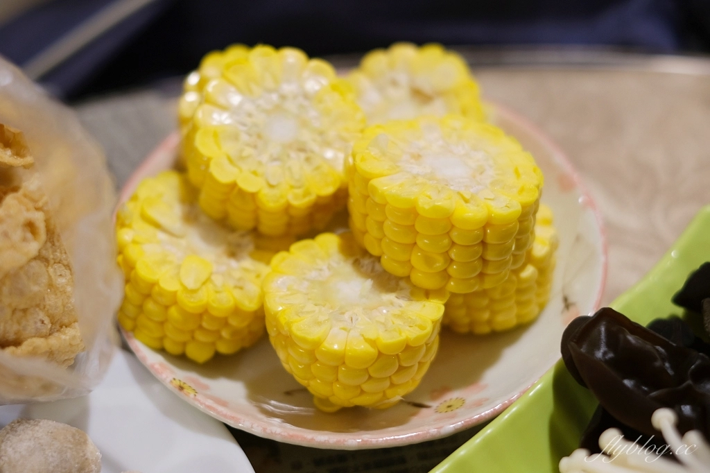 台中南區｜藝品薑母鴨．陶鍋煮的古早味薑母鴨，白甘蔗熬煮的湯頭超清甜 @飛天璇的口袋