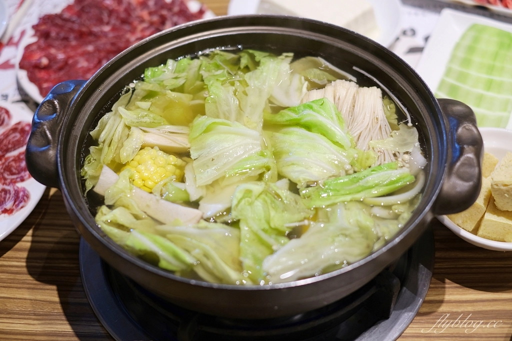 台中北屯｜尚牛二館．台中米其林必比登推薦牛肉鍋，搬到北屯新址生意一樣嗆嗆滾 @飛天璇的口袋